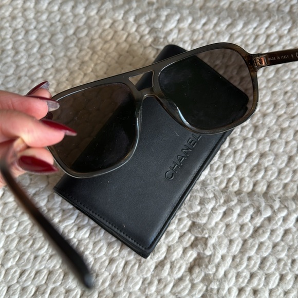Chanel aviator sunglasses - Picture 3 of 5